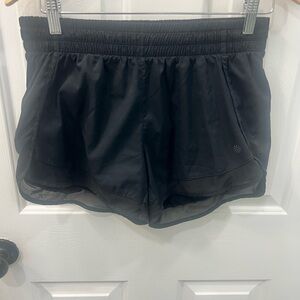 Athleta Mesh Racer Run Mid Rise 4" Shorts in black